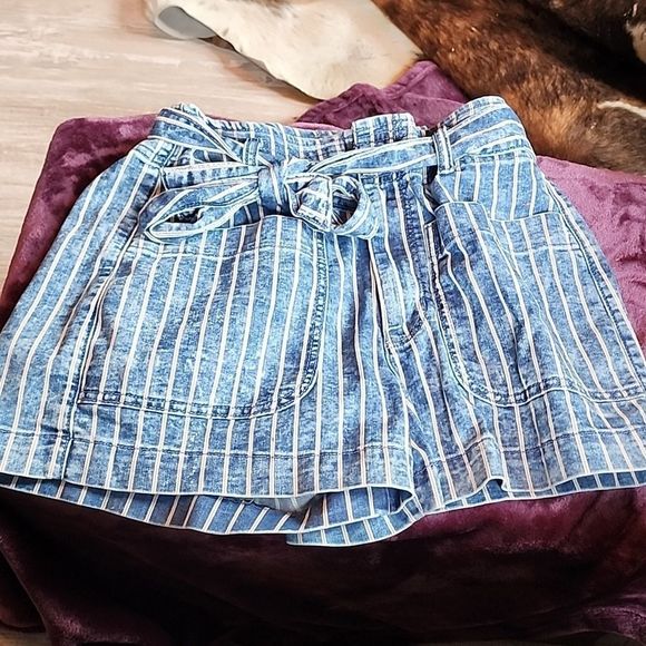 American Eagle Denim Tie Front Jean Shorts - Picture 1 of 6